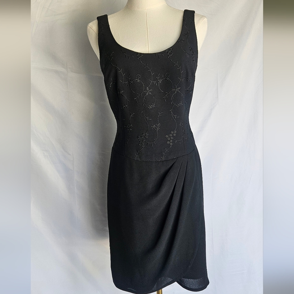 VTG Laundry By Shelli Segal Floral Embroidery Mini Dress Black Size 4 LBD